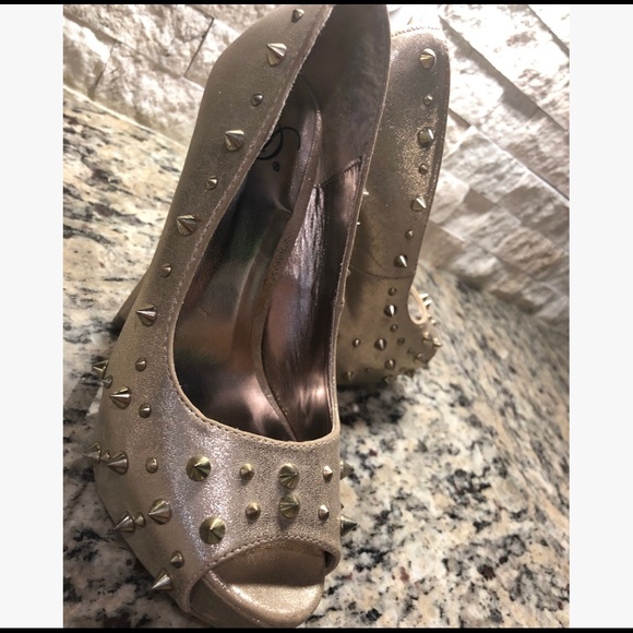 😊😊 Heels - Picture 2 of 5